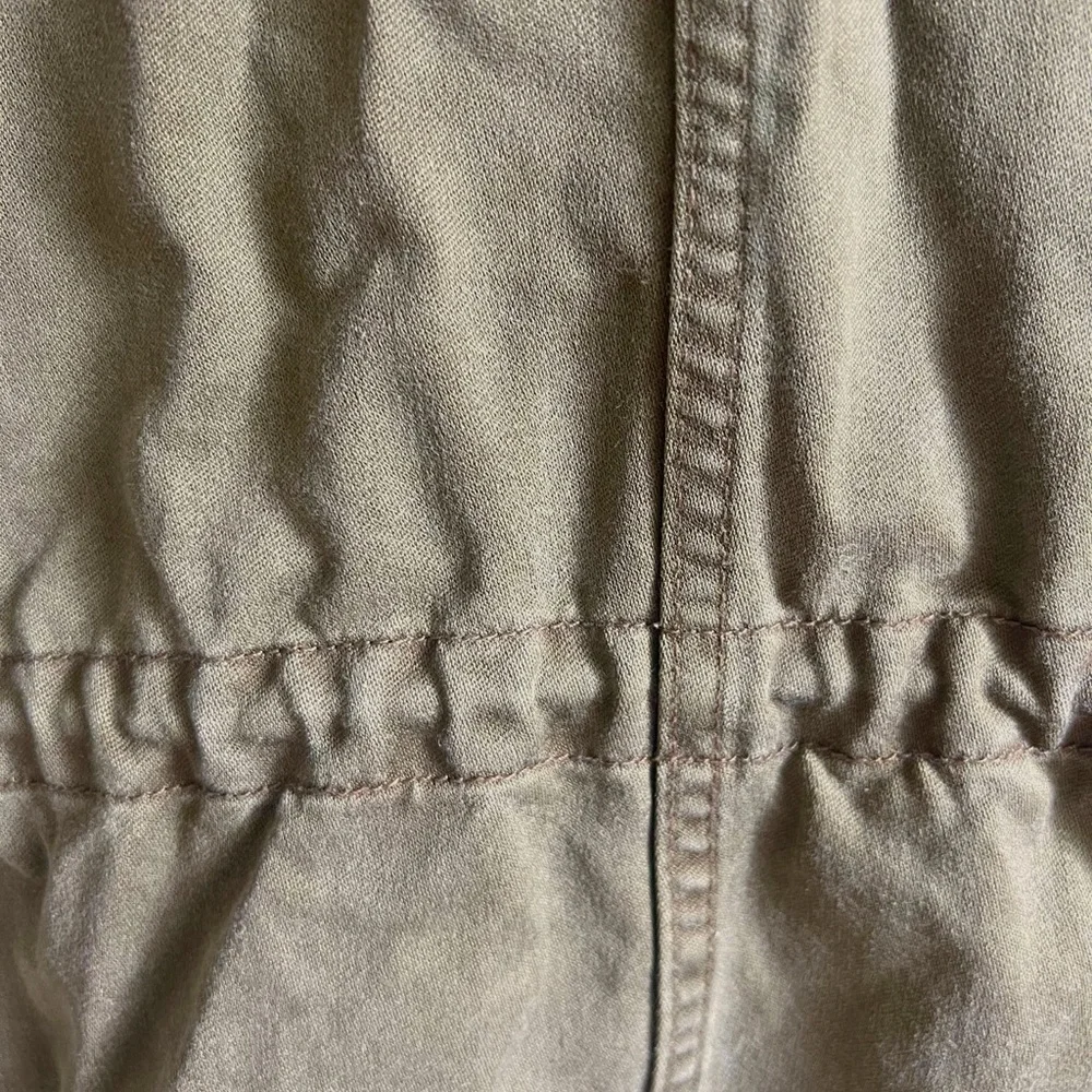 Talia Sleeveless Military Green Cargo Jacket With Drawstring Waist - Picture 6 of 9